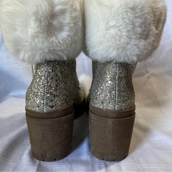Very G Sparkling Silver Ankle Boots with Faux Fur Trim Women's Size 6.5 Glam - Picture 5 of 12